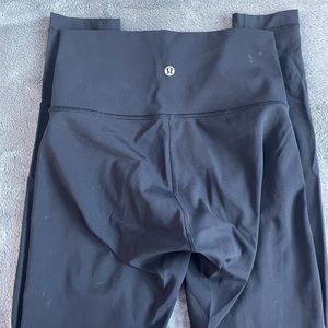 black lululemon wonder under high-rise 28”